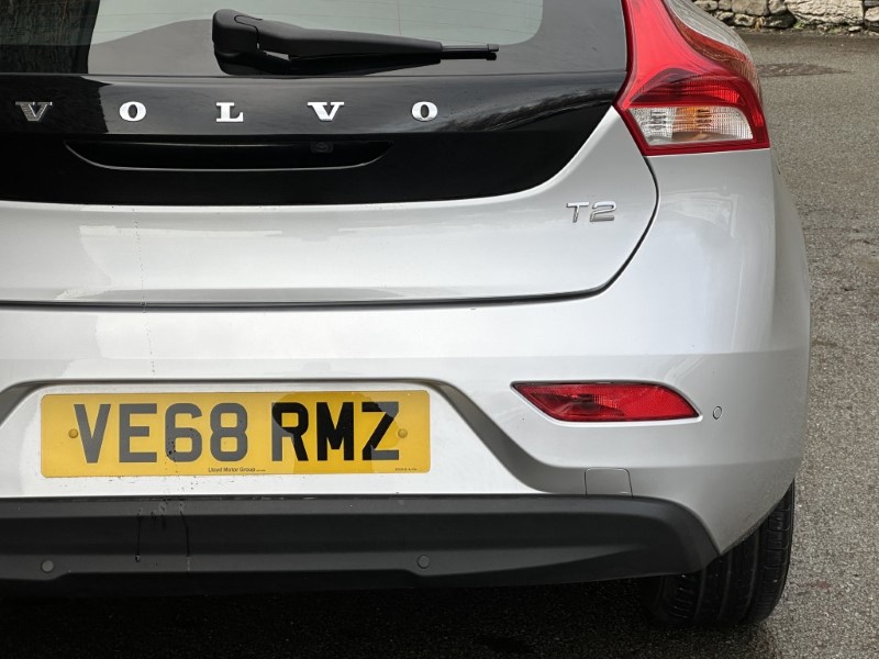 2018 (68) VOLVO V40 T2 Momentum Nav Plus 5dr Geartronic 4898161