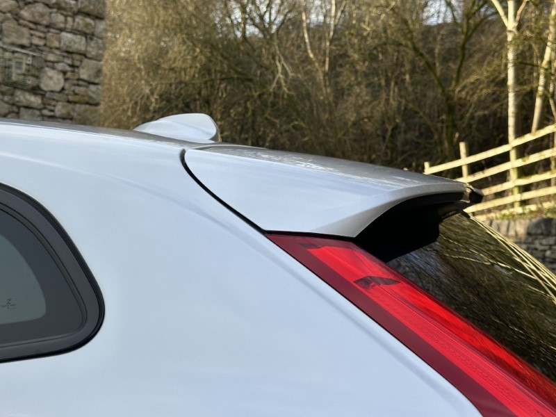 2018 (68) VOLVO V40 T2 Momentum Nav Plus 5dr Geartronic 4898203