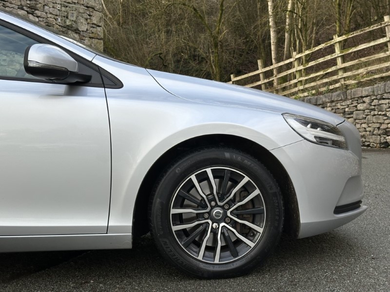 2018 (68) VOLVO V40 T2 Momentum Nav Plus 5dr Geartronic 4898215