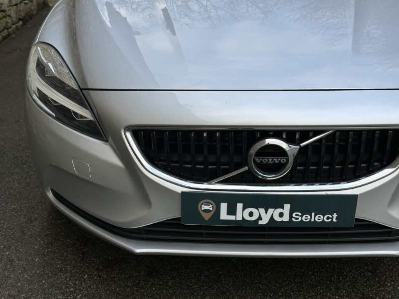 2018 (68) VOLVO V40 T2 Momentum Nav Plus 5dr Geartronic 4898181