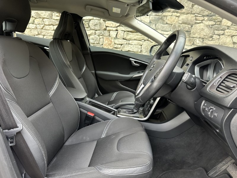 2018 (68) VOLVO V40 T2 Momentum Nav Plus 5dr Geartronic 4898165