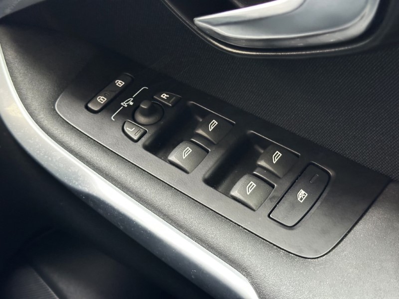 2018 (68) VOLVO V40 T2 Momentum Nav Plus 5dr Geartronic 4898177