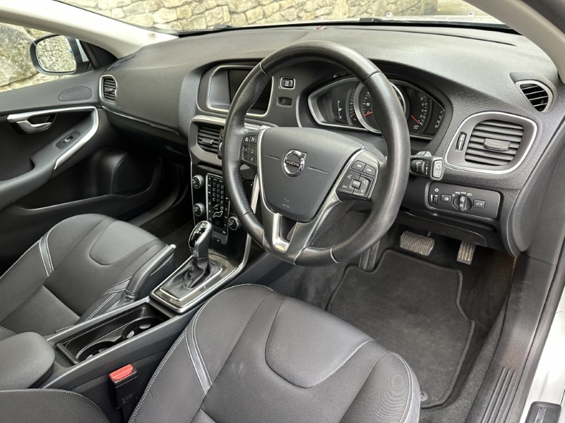 2018 (68) VOLVO V40 T2 Momentum Nav Plus 5dr Geartronic 4898164