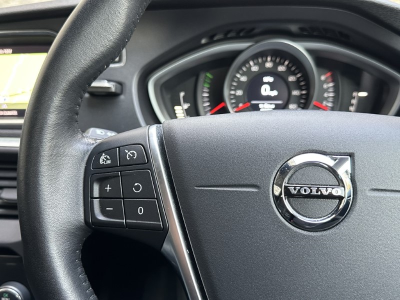 2018 (68) VOLVO V40 T2 Momentum Nav Plus 5dr Geartronic 4898179