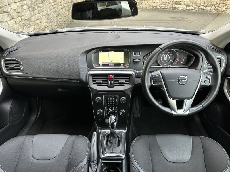 2018 (68) VOLVO V40 T2 Momentum Nav Plus 5dr Geartronic 4898171