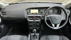 2018 (68) VOLVO V40 T2 Momentum Nav Plus 5dr Geartronic 4898171
