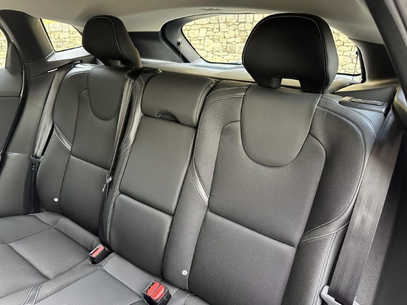 2018 (68) VOLVO V40 T2 Momentum Nav Plus 5dr Geartronic 4898198