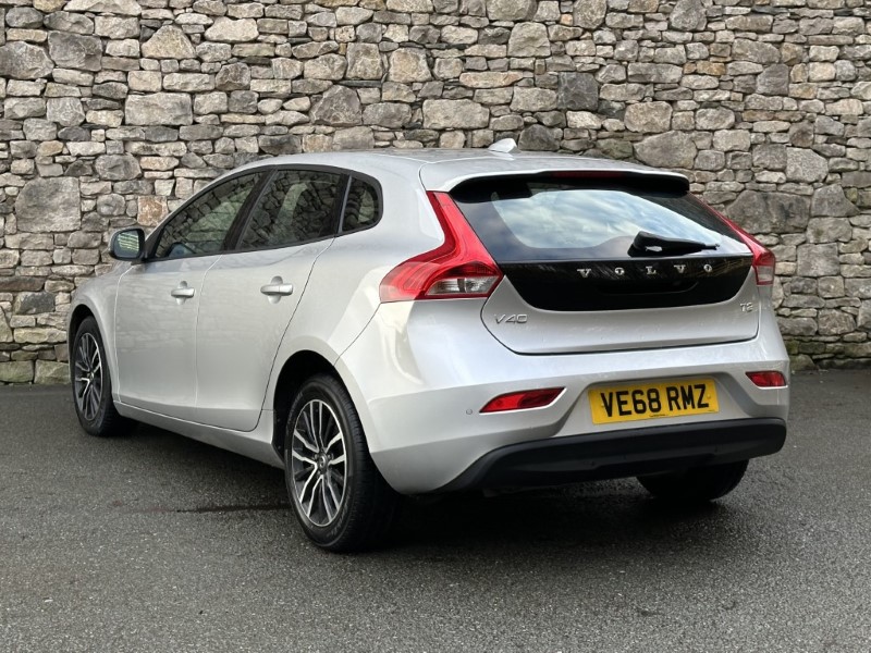 2018 (68) VOLVO V40 T2 Momentum Nav Plus 5dr Geartronic 4898194