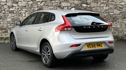 2018 (68) VOLVO V40 T2 Momentum Nav Plus 5dr Geartronic 4898194