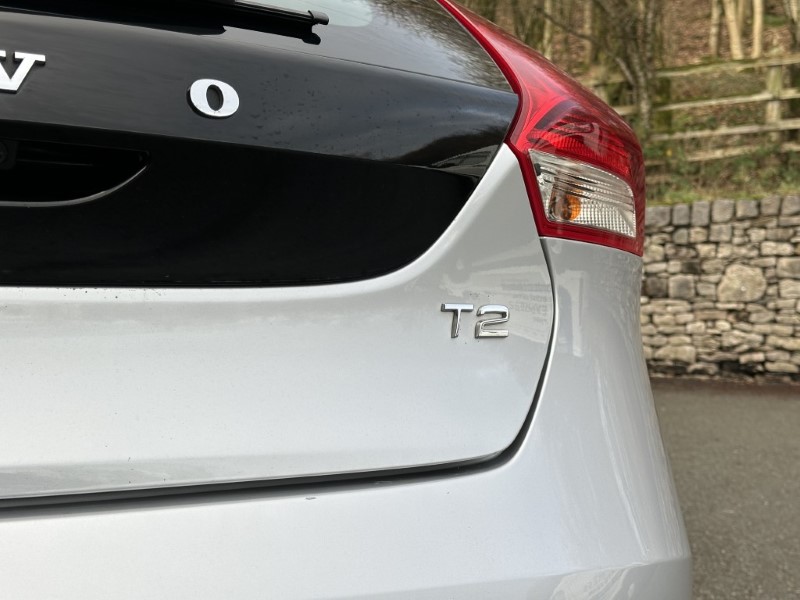 2018 (68) VOLVO V40 T2 Momentum Nav Plus 5dr Geartronic 4898162