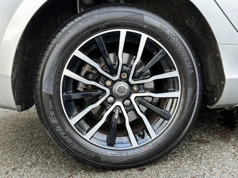 2018 (68) VOLVO V40 T2 Momentum Nav Plus 5dr Geartronic 4898217