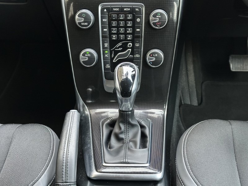 2018 (68) VOLVO V40 T2 Momentum Nav Plus 5dr Geartronic 4898170