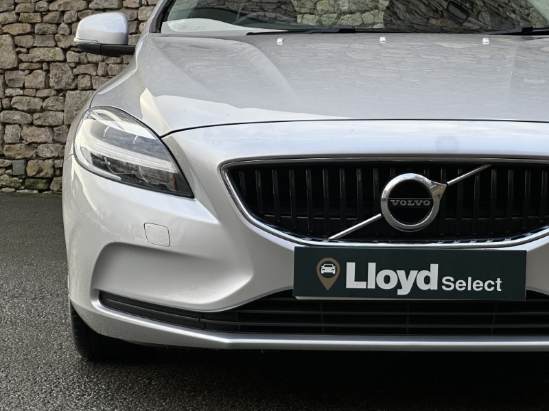 2018 (68) VOLVO V40 T2 Momentum Nav Plus 5dr Geartronic 4898212