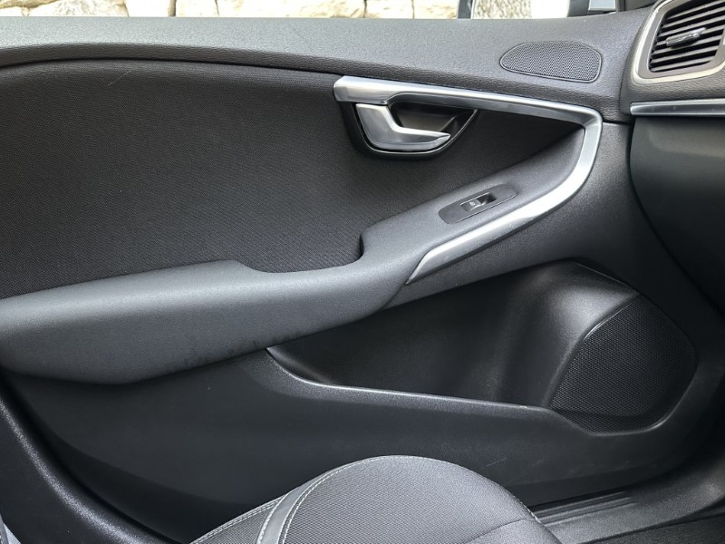 2018 (68) VOLVO V40 T2 Momentum Nav Plus 5dr Geartronic 4898176