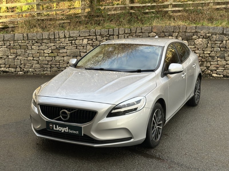 2018 (68) VOLVO V40 T2 Momentum Nav Plus 5dr Geartronic 4898201