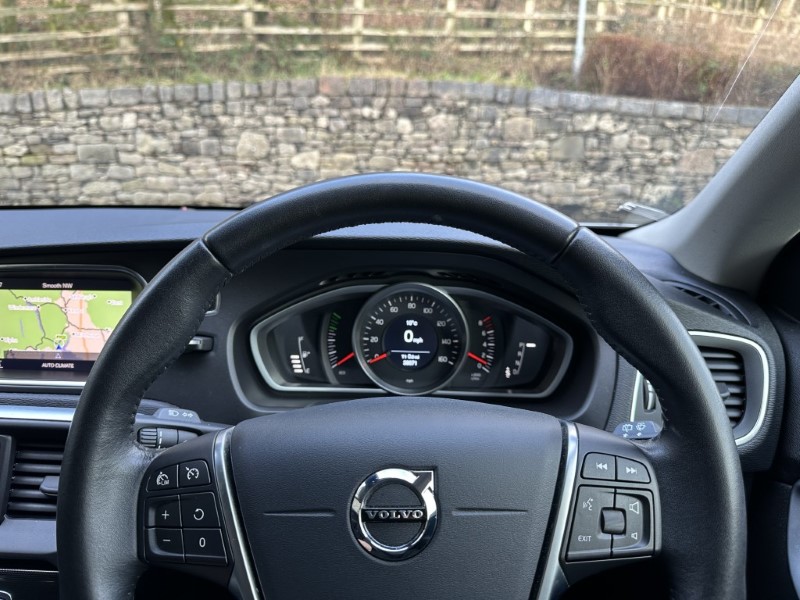 2018 (68) VOLVO V40 T2 Momentum Nav Plus 5dr Geartronic 4898208