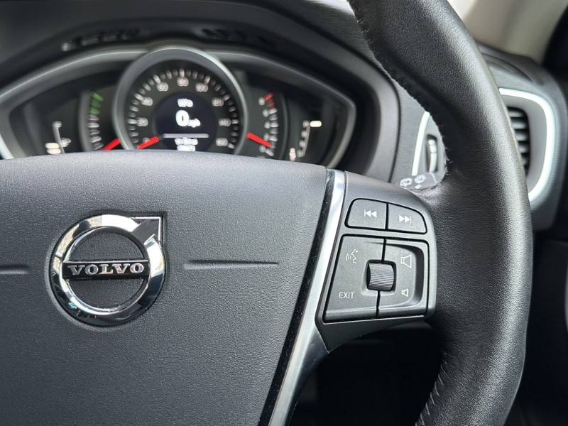 2018 (68) VOLVO V40 T2 Momentum Nav Plus 5dr Geartronic 4898180