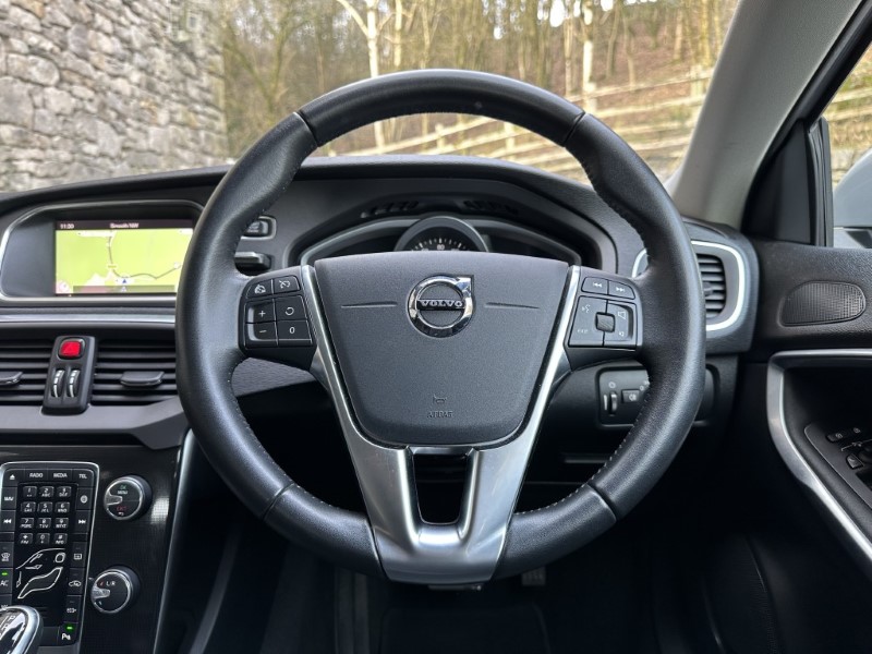 2018 (68) VOLVO V40 T2 Momentum Nav Plus 5dr Geartronic 4898173
