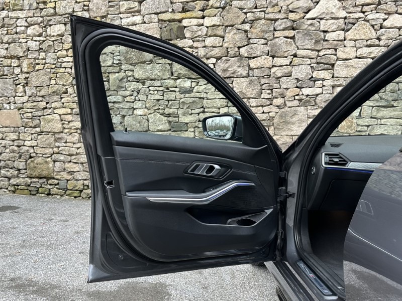 2021 (21) BMW 3 SERIES 320i M Sport 4dr Saloon 4922927