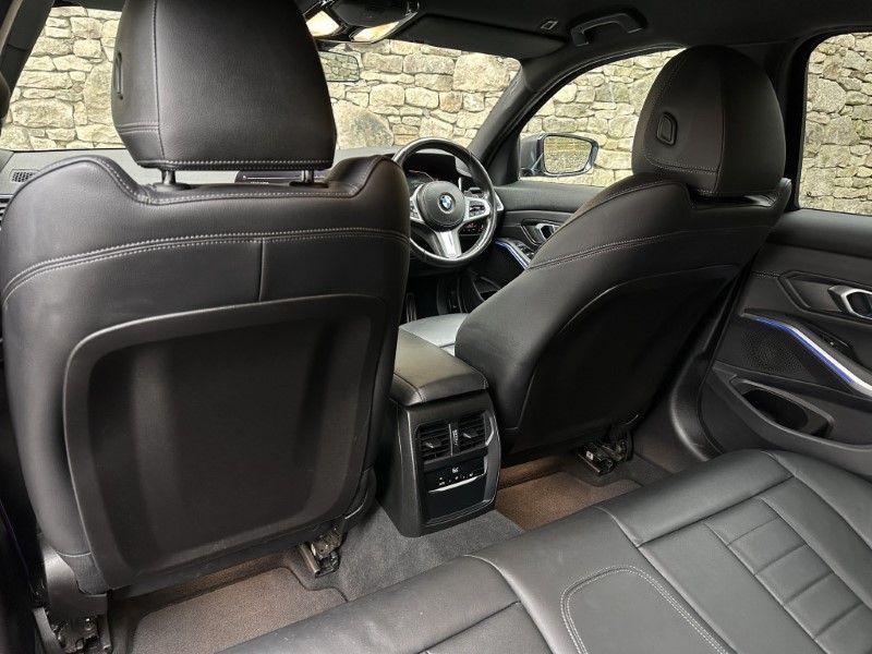 2021 (21) BMW 3 SERIES 320i M Sport 4dr Saloon 4922926
