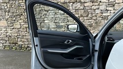 2024 (73) BMW 3 SERIES 320i M Sport 5dr Touring 4926038