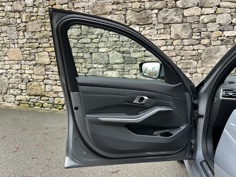 2024 (74) BMW 3 SERIES 320i M Sport 4dr Saloon 4908133