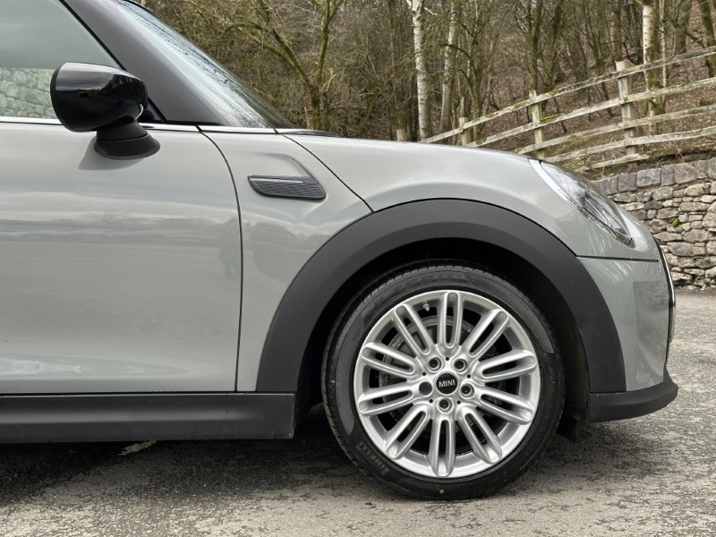 2022 (22) MINI HATCHBACK 1.5 Cooper Exclusive 3dr 5010781