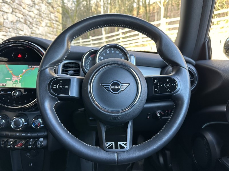 2022 (22) MINI HATCHBACK 1.5 Cooper Exclusive 3dr 4929347