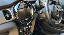 2022 (22) MINI HATCHBACK 1.5 Cooper Exclusive 3dr 4929365
