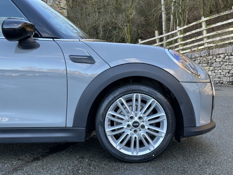 2022 (22) MINI HATCHBACK 1.5 Cooper Exclusive 3dr 4929398