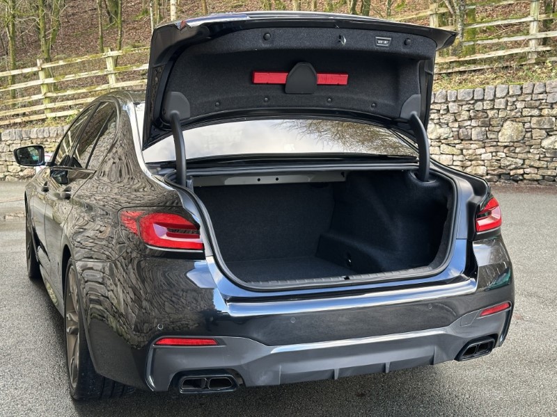 2022 (72) BMW 5 SERIES M550i xDrive 4dr Saloon  4946480