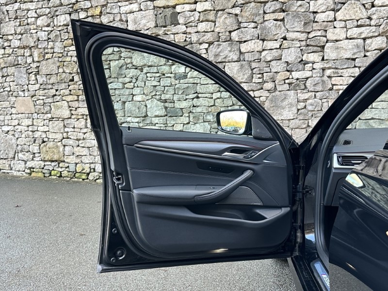 2022 (72) BMW 5 SERIES M550i xDrive 4dr Saloon  4946519