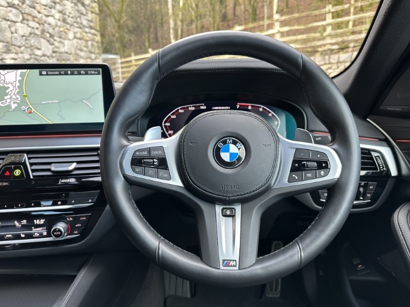 2022 (72) BMW 5 SERIES M550i xDrive 4dr Saloon  4946488