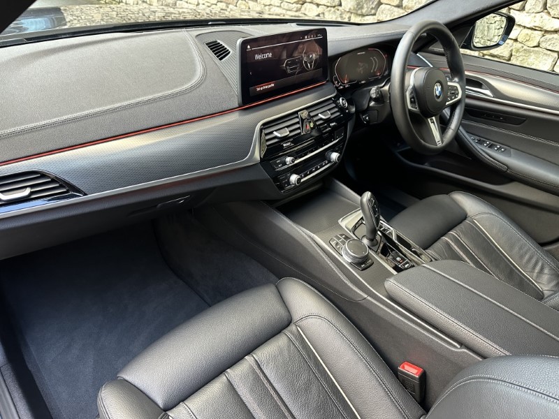 2022 (72) BMW 5 SERIES M550i xDrive 4dr Saloon  4946508