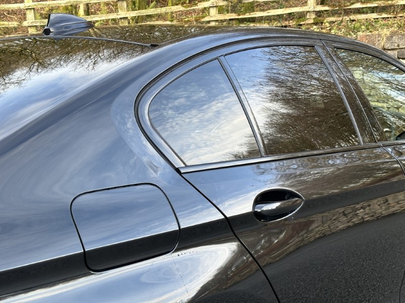 2022 (72) BMW 5 SERIES M550i xDrive 4dr Saloon  4949525