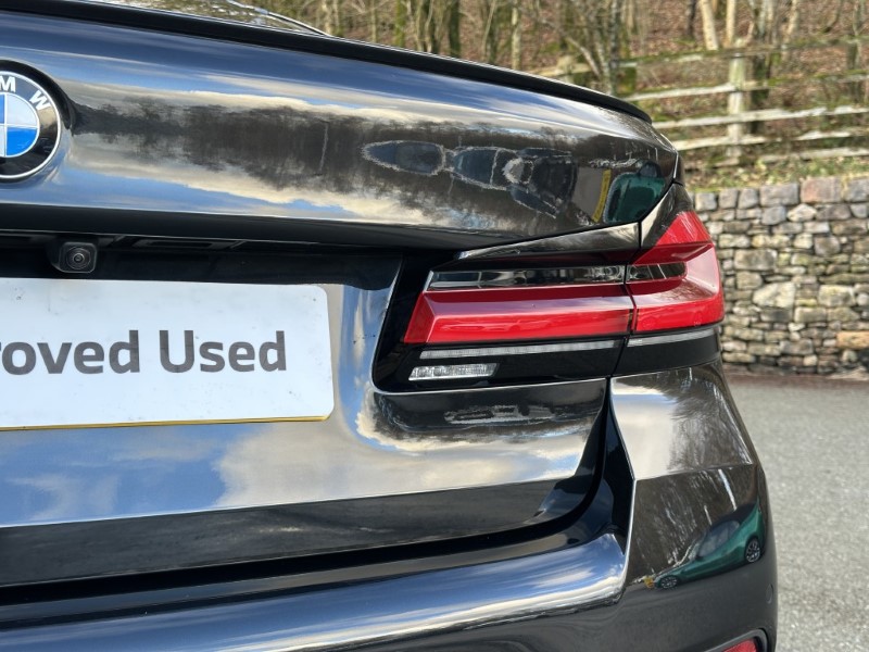 2022 (72) BMW 5 SERIES M550i xDrive 4dr Saloon  4946477