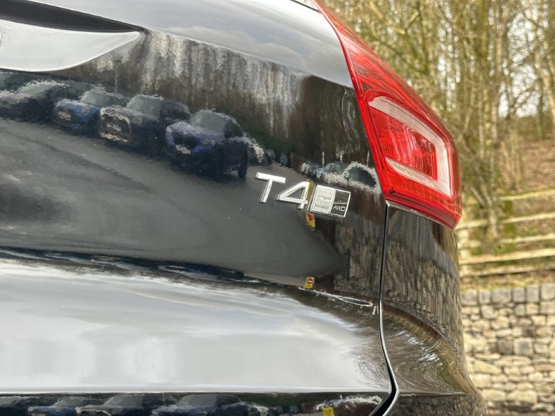 2020 (20) VOLVO XC40 2.0 T4 Inscription 5dr AWD Geartronic 4983673