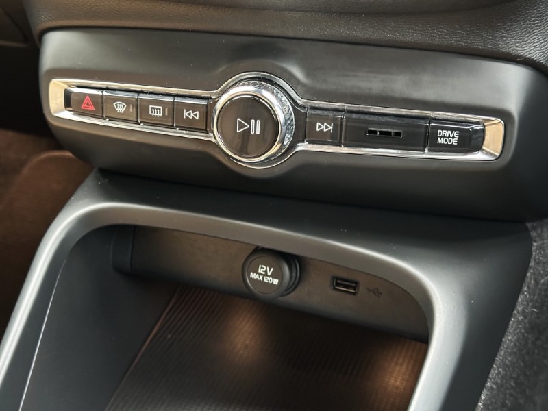 2020 (20) VOLVO XC40 2.0 T4 Inscription 5dr AWD Geartronic 4983726