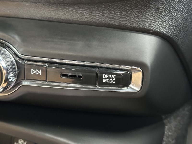 2020 (20) VOLVO XC40 2.0 T4 Inscription 5dr AWD Geartronic 4983689