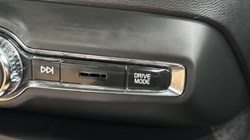 2020 (20) VOLVO XC40 2.0 T4 Inscription 5dr AWD Geartronic 4983689