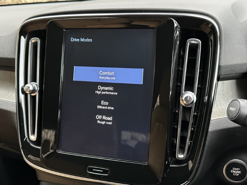 2020 (20) VOLVO XC40 2.0 T4 Inscription 5dr AWD Geartronic 4983718