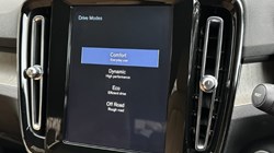 2020 (20) VOLVO XC40 2.0 T4 Inscription 5dr AWD Geartronic 4983718