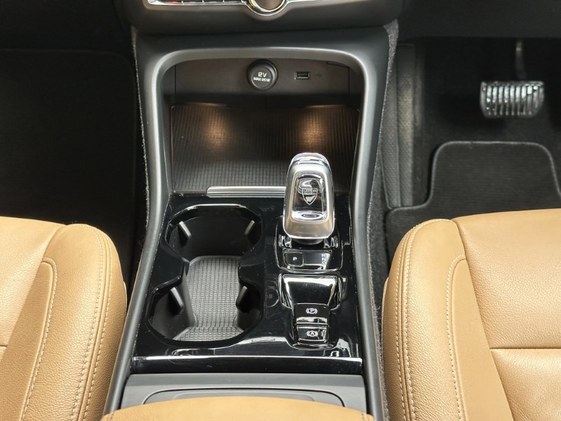 2020 (20) VOLVO XC40 2.0 T4 Inscription 5dr AWD Geartronic 4983685