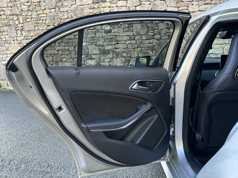 2017 (67) MERCEDES-BENZ A CLASS A180 AMG Line Premium 5dr Auto 4996146