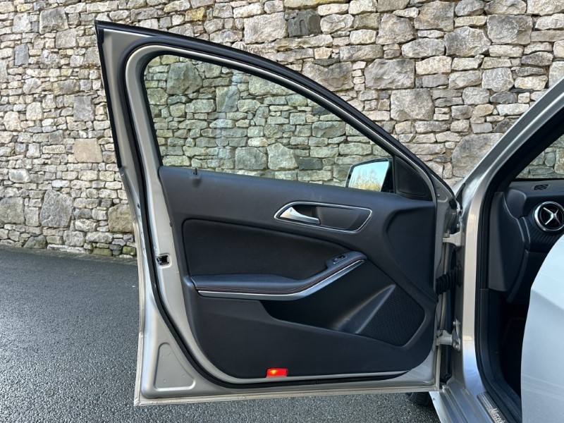 2017 (67) MERCEDES-BENZ A CLASS A180 AMG Line Premium 5dr Auto 4996145