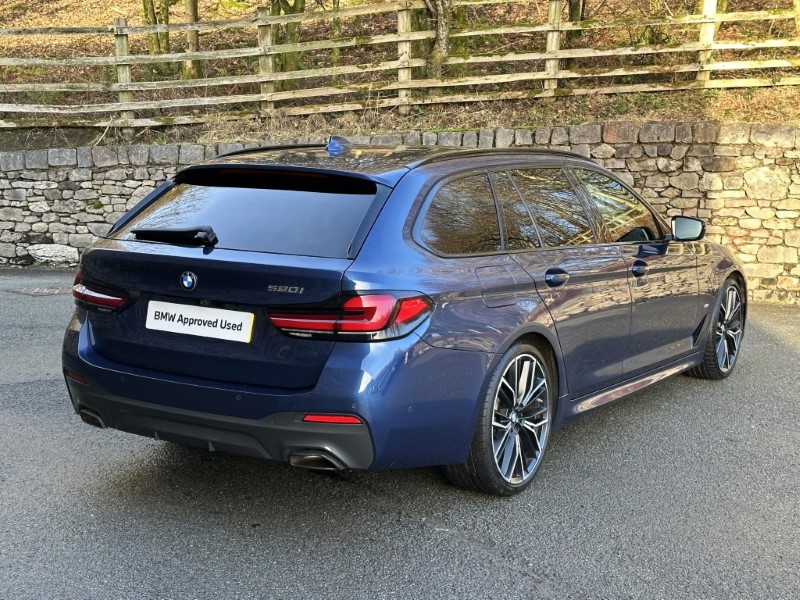 2022 (22) BMW 5 SERIES 520i MHT M Sport 5dr Touring  4995648