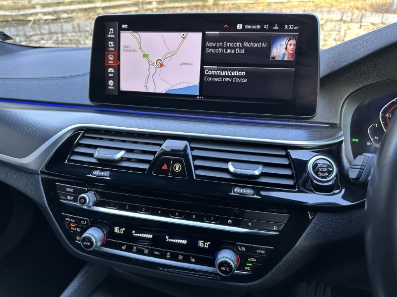 2022 (22) BMW 5 SERIES 520i MHT M Sport 5dr Touring  4995636