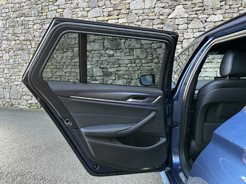 2022 (22) BMW 5 SERIES 520i MHT M Sport 5dr Touring  4995623