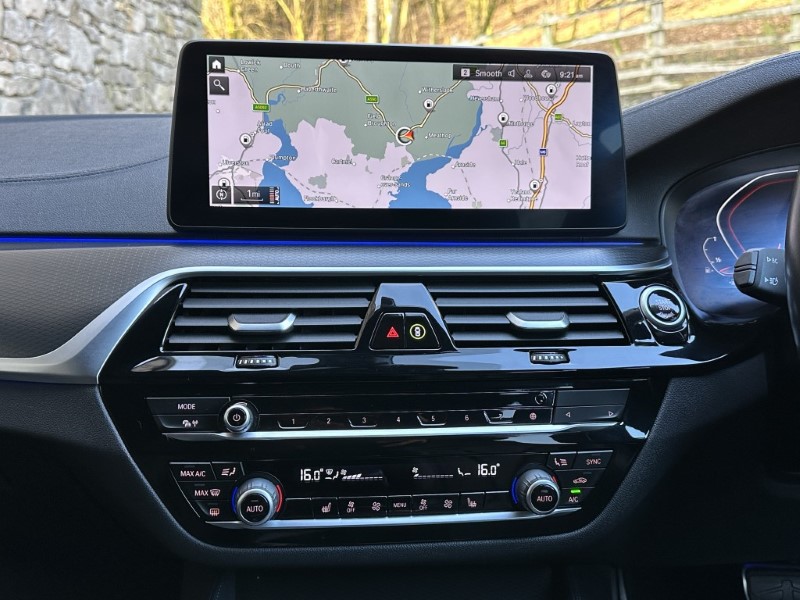 2022 (22) BMW 5 SERIES 520i MHT M Sport 5dr Touring  4995596