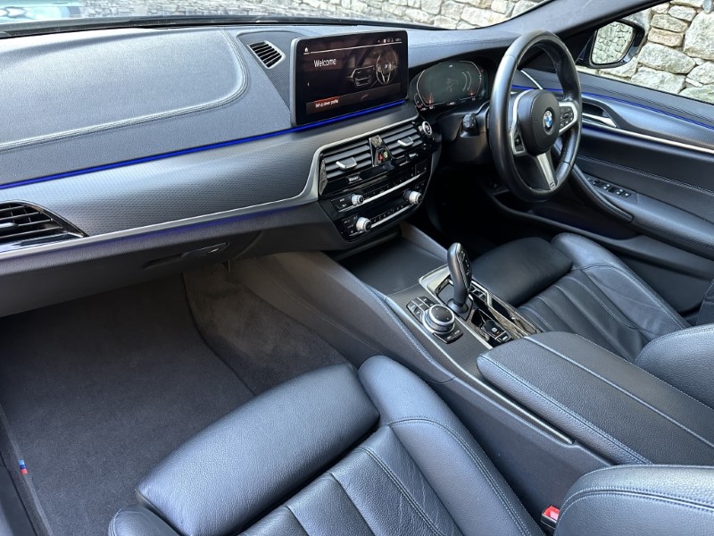 2022 (22) BMW 5 SERIES 520i MHT M Sport 5dr Touring  4995612